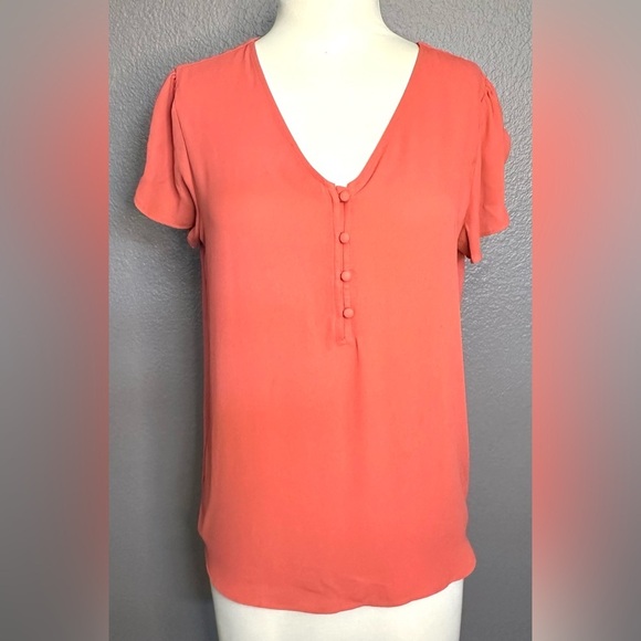 LOFT Women's Medium Coral/Orange Short Sleeve V-Neck Blouse Buttoned Relaxed - Picture 1 of 8
